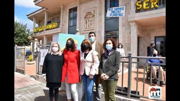 Laura Arriaga asiste al «Encuentro Intergeneracional» organizado por ACESCAM, entre los mayores de las residencias de Miguelturra y alumnado del CP Santísimo Cristo de la Misericordia