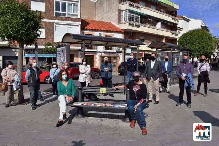 Miguelturra inaugura un nuevo «Banco Literario» el Día del Libro