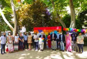 El Parque Abelardo Sánchez de Albacete ha acogido el acto conmemorativo del Día Internacional del Orgullo LGTBI