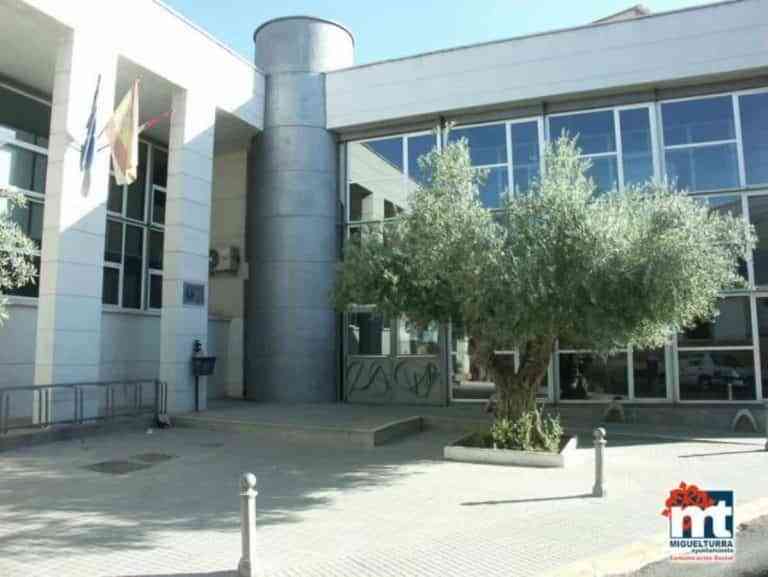 Exposición de trabajos de participantes de cursos de la Universidad Popular del 2 al 15 de junio