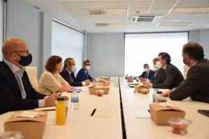 Castilla-La Mancha y Everis analizan el proyecto de inversión de esta multinacional en España