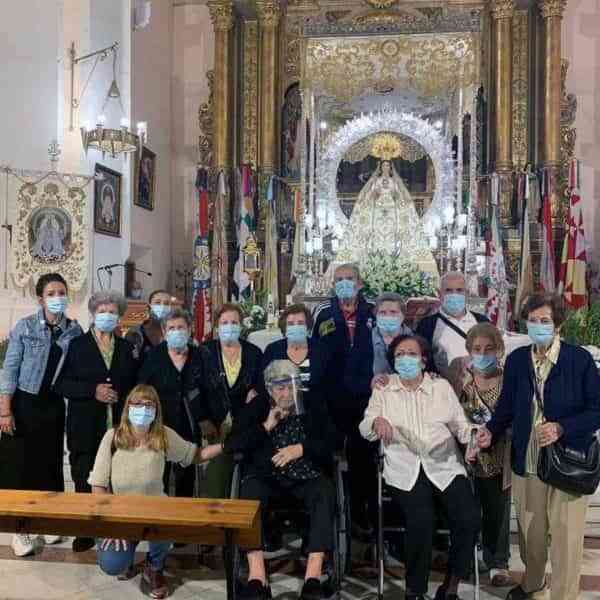 Usuarios y usuarias del SED de Miguelturra visitaron a la Virgen de la Estrella