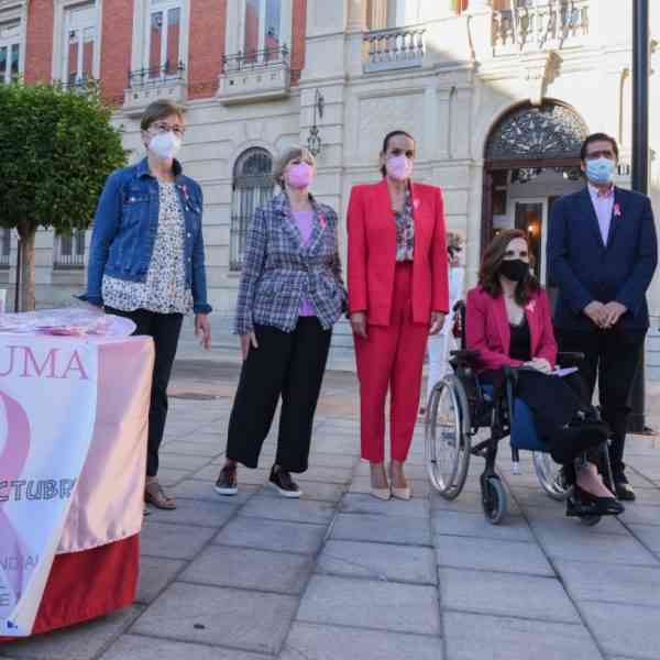 Caballero ha entregado colaboración económica a AMUMA en nombre de la corporación provincial