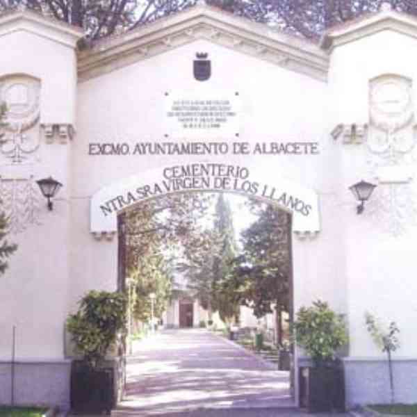 Servicio especial de autobús urbano al cementerio municipal de Albacete en la Festividad de Todos los Santos 2021