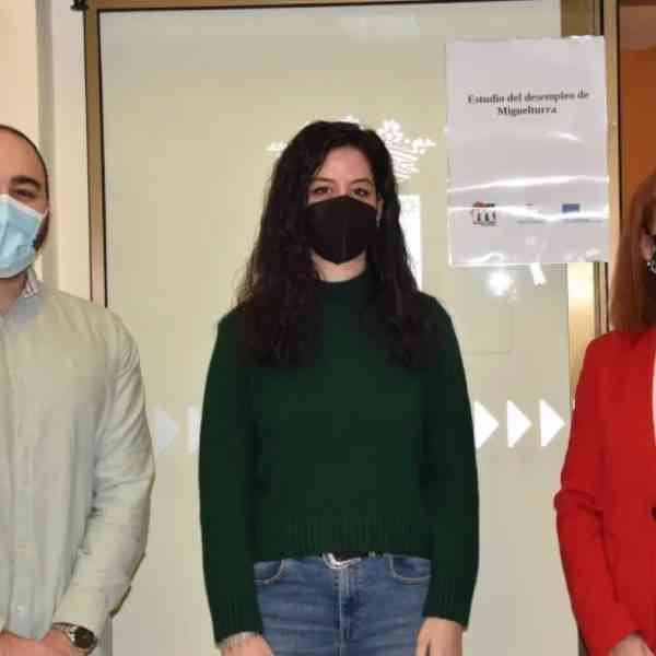 Dos jóvenes administrativos contratados en el ayuntamiento de Miguelturra gracias al programa de Garantía Juvenil