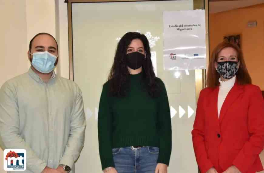 Dos jóvenes administrativos contratados en el ayuntamiento de Miguelturra gracias al programa de Garantía Juvenil