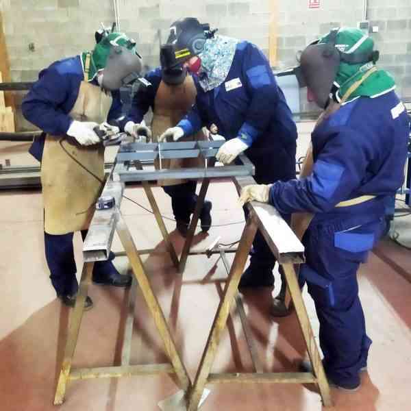 8 alumnos del programa Recual ‘Soldadura Puertollano 3’ mejoran el mobiliario urbano de la ciudad