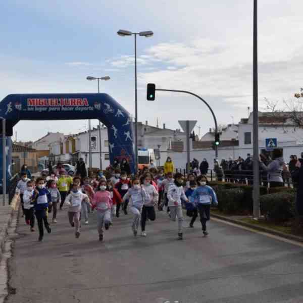 2.426 euros para Afanion recaudados por el colegio Clara Campoamor de Miguelturra en su carrera solidaria navideña