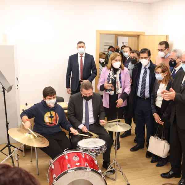 Inauguradas las nuevas instalaciones de la Escuela Municipal de Música y Danza ‘Guillermo Calero’ de Manzanares por el presidente regional