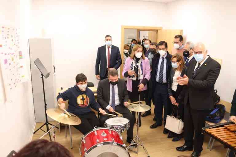 Inauguradas las nuevas instalaciones de la Escuela Municipal de Música y Danza ‘Guillermo Calero’ de Manzanares por el presidente regional