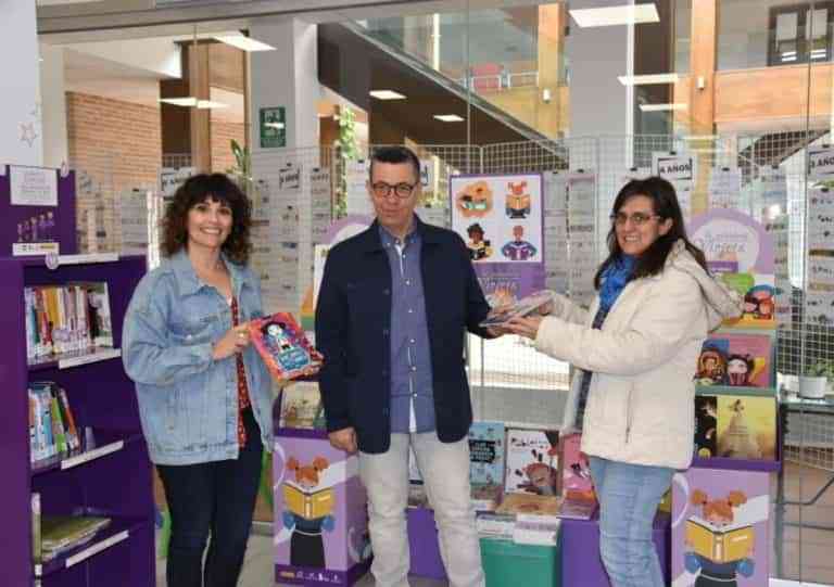 Entregado el proyecto coeducativo “La Igualdad en mi Escuela” por parte del Centro de la Mujer de Miguelturra en el Día del Libro 2022