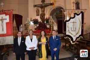 La delegada provincial, Carmen Olmedo, de visita en Miguelturra participó en la procesión del Santísimo Cristo de la Misericordia