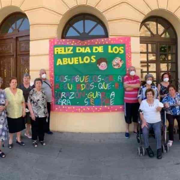 El Servicio de Estancias Diurnas del Centro de Día de Miguelturra ha celebrado el día de los abuelos