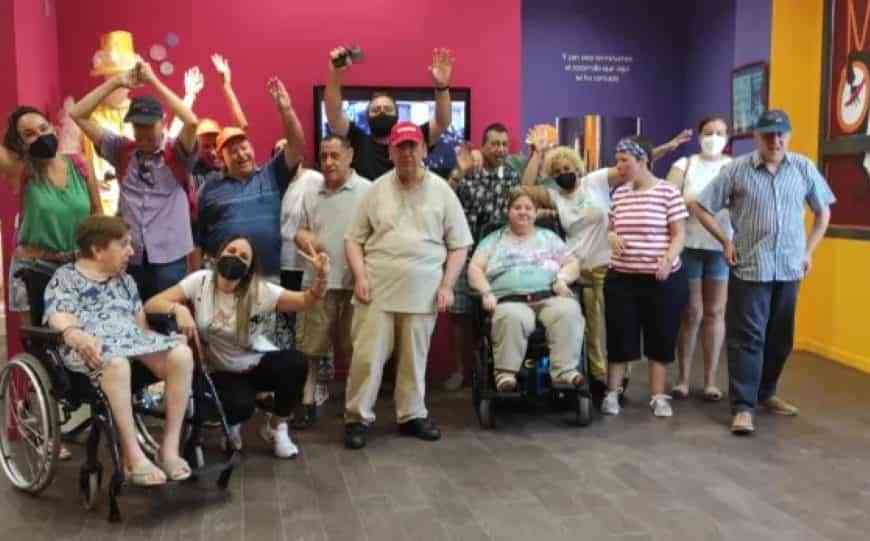 Una visita al Museo del Carnaval han realizado los usuarios y usuarias de la Fundación “Fuente Agria” de Puertollano