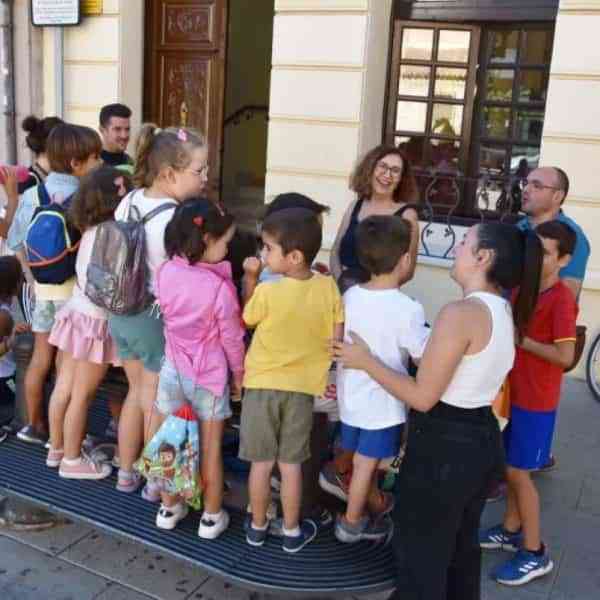 El Aula y Escuela de Verano de Miguelturra celebraron un encuentro intergeneracional en el  Centro de Día