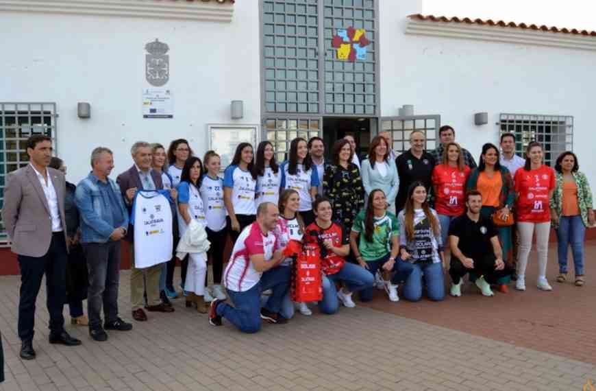 Los clubes femeninos BM Bolaños, BM Pozuelo, Almagro FS y Voleibol Miguelturra promocionarán la marca 'Calatrava Sabor'