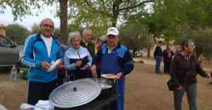 49 usuarios del Centro de Día de Mayores de Miguelturra realizaron aprovechan un paseo/marcha a San Isidro