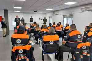 Una veintena de voluntarios de Protección Civil renuevan el carnet para utilizar el desfibrilador en un curso convocado por el Gobierno regional