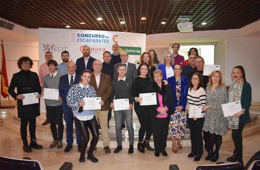 Almadén: La Cámara de Comercio de Ciudad Real y FECIR entregan los premios del Concurso de Escaparates Navideños