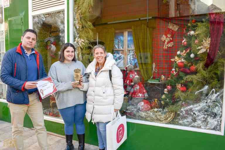 Entregados los premios del IX Concurso de Escaparatismo de la campaña de Navidad 2022 en Tomelloso