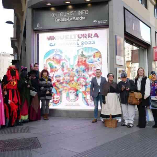 Presentado en Madrid el cartel anunciador del Carnaval 2023 de Miguelturra con el lema “Eme de Miguelturra” diseño de Rubén Lucas