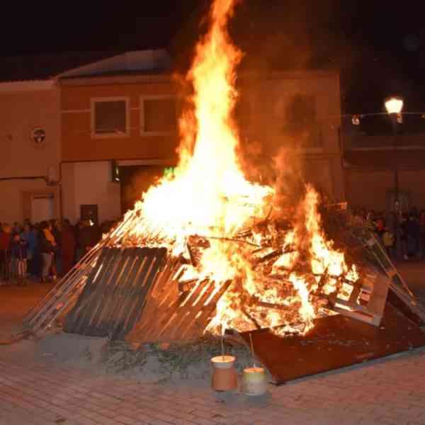 Una velada de convivencia con «puñao y la limoná» ha sido la festividad de San Antón en Miguelturra