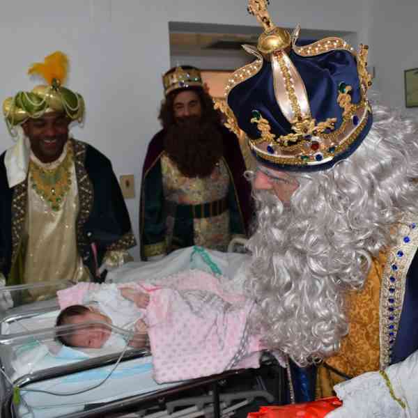 Sus majestades los Reyes Magos visitaron la planta de pediatría del Hospital Santa Bárbara de Puertollano