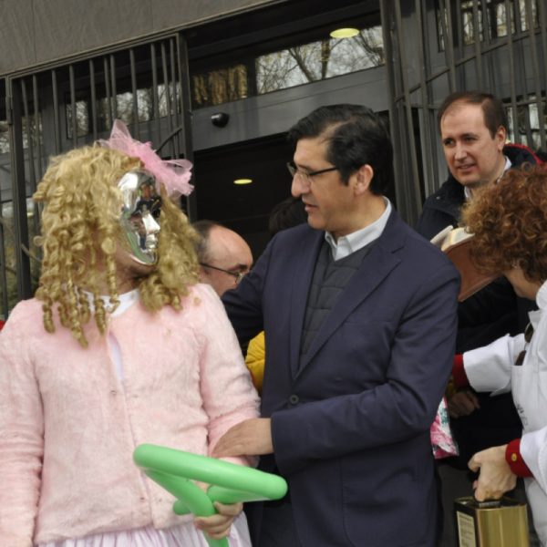 Caballero felicitó a quienes cada año participan en el Carnaval de Miguelturra y promueven esta fiesta de interés turístico nacional