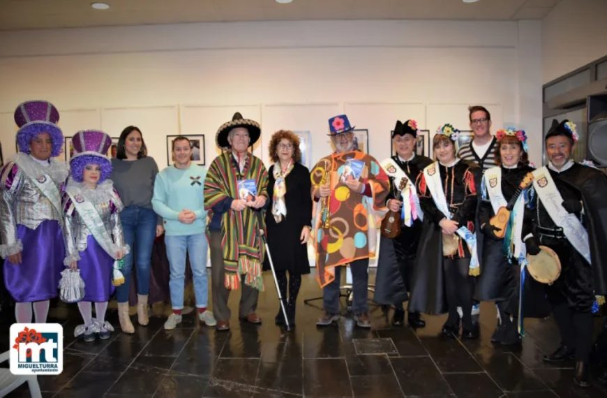 El libro “La actualización del antiguo carnaval churriego” de Antonio Vallejo Cisneros y Federico Valero presentado ayer en Miguelturra