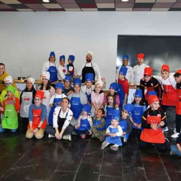 La primera «Masterclass infantil de fruta en sartén» una novedad de «Sabores del Carnaval» celebrada el 4 de febrero en Miguelturra