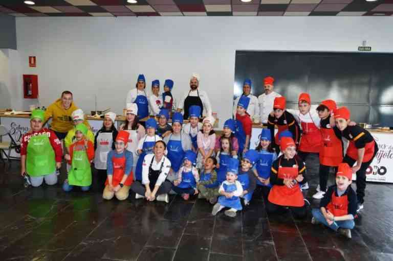 La primera «Masterclass infantil de fruta en sartén» una novedad de «Sabores del Carnaval» celebrada el 4 de febrero en Miguelturra