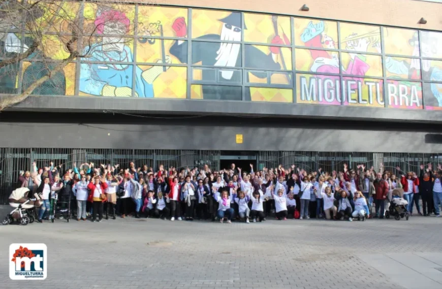 La marcha “¡Que vivan las mujeres, con todos sus derechos!” en Miguelturra por el 8M contó con más de 300 participantes