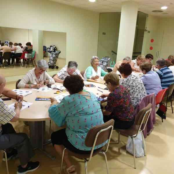 Un taller de reminiscencia con personas mayores ha organizado por el área de Bienestar Social de Miguelturra