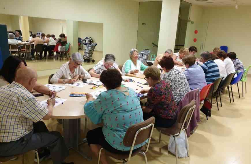 Un taller de reminiscencia con personas mayores ha organizado por el área de Bienestar Social de Miguelturra