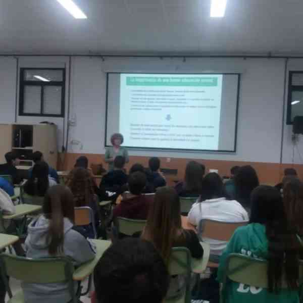 Talleres de educación sexual y prevención de agresiones sexistas imparten a alumnado de 3º de ESO del IES Campo de Calatrava en Miguelturra