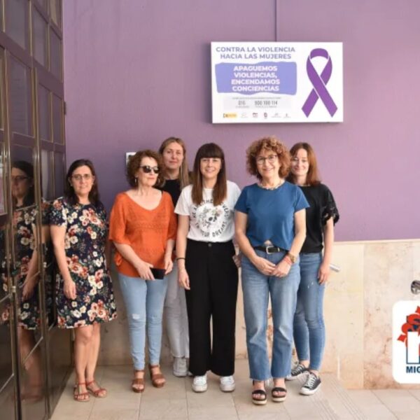 «Apaguemos violencias, encendamos conciencias” es el lema de una nueva señalización instalada en Miguelturra