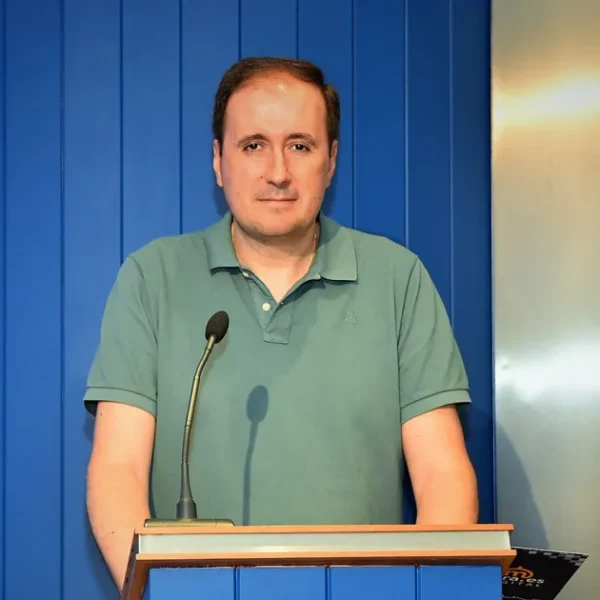 El alcalde, Luis Ramón Mohíno, comparece para explicar a situación de la piscina municipal y su apertura en breve