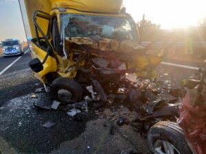 Fallece el conductor de un camión de Correos tras un grave accidente de tráfico en Miguelturra