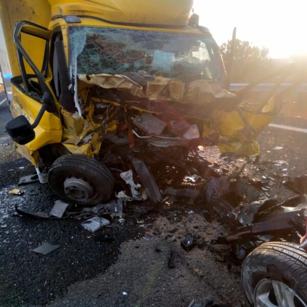 Fallece el conductor de un camión de Correos tras un grave accidente de tráfico en Miguelturra