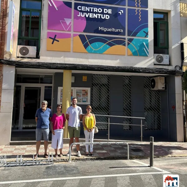 Instalan aparca patinetes y aparca bicicletas en Miguelturra para facilitar la movilidad de los jóvenes de la localidad
