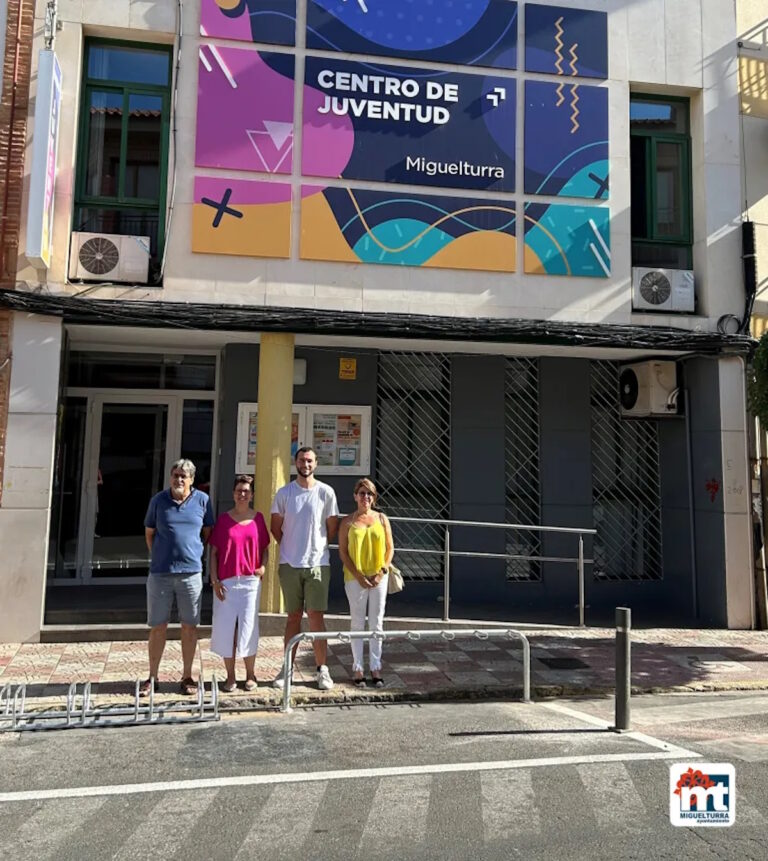 Instalan aparca patinetes y aparca bicicletas en Miguelturra para facilitar la movilidad de los jóvenes de la localidad