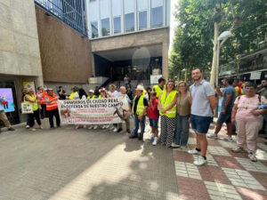 Casi 250 ganaderos que manifestaron para reivindicar soluciones para el sector apoyados por la concejalía de Agricultura de Miguelturra