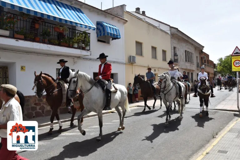 Tradicional pasacalles de la Asociación Amigos del Caballo «Nuestra Señora de la Estrella» el 3 de septiembre en Miguelturra