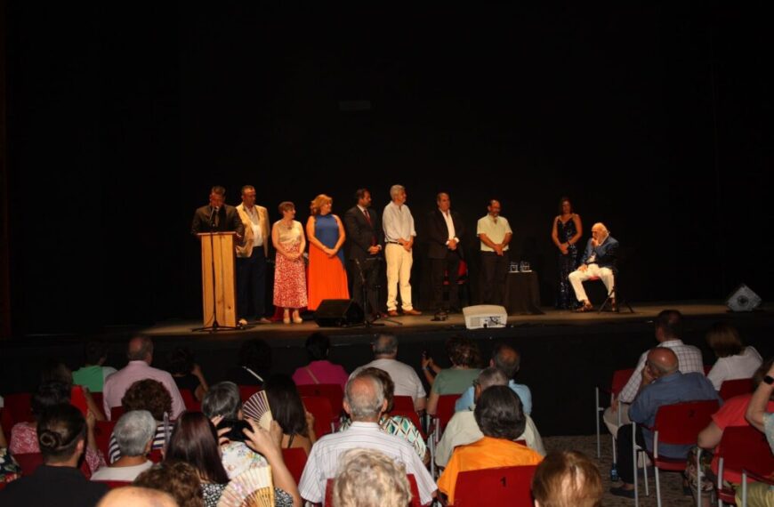 El actor Héctor Alterio recibió el Premio Patio de Comedias en Torralba de Calatrava