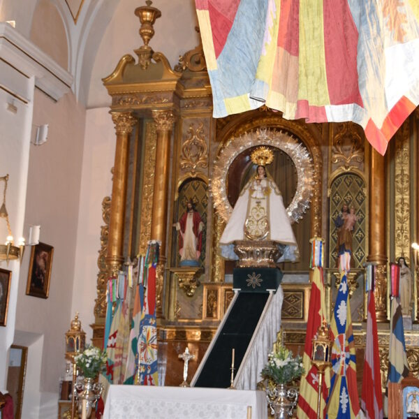 Bajada la imagen de la Patrona de Miguelturra, la Virgen de la Estrella,  desde su Camarín hasta el Altar Mayor por la Feria y Fiestas 2023