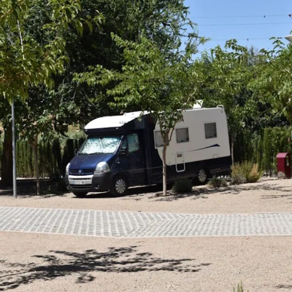 Ya está en correcto funcionamiento el parking de autocaravanas de Peralvillo tiene espacio para 12 autocaravanas y demás servicios