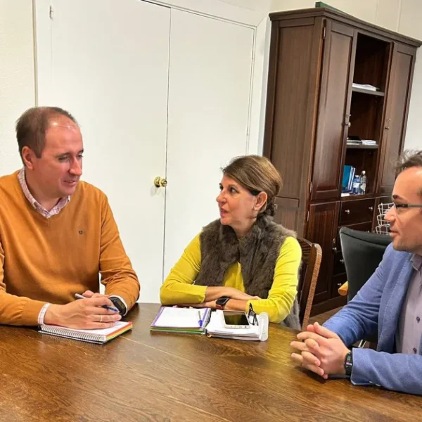 Miguelturra y IBERCONSA se reúnen para mejorar la línea de autobús interurbana Miguelturra-Ciudad Real.