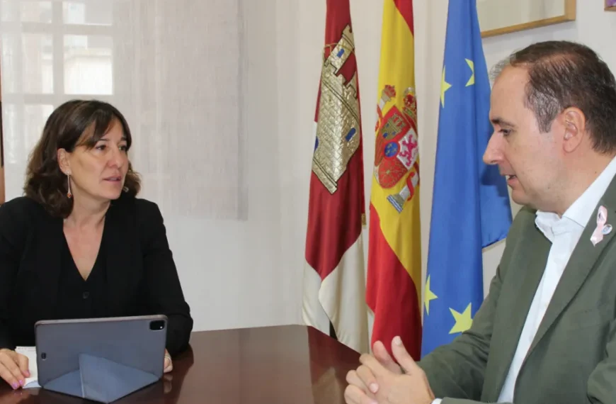 El alcalde de Miguelturra se reúne con la delegada de la Junta en Ciudad Real para discutir las necesidades del municipio