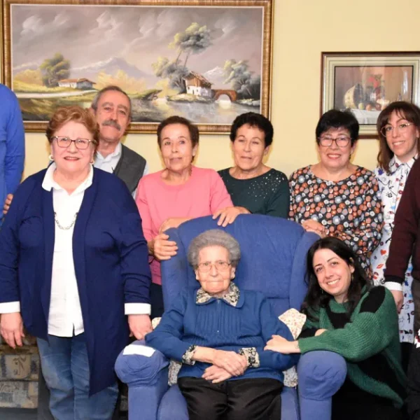 Paula Arenas, centenaria de Miguelturra, es homenajeada como una de las personas más longevas de la localidad