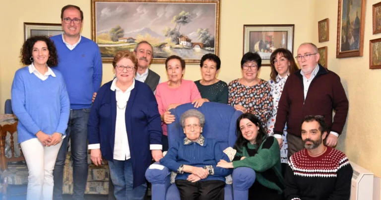 Paula Arenas, centenaria de Miguelturra, es homenajeada como una de las personas más longevas de la localidad